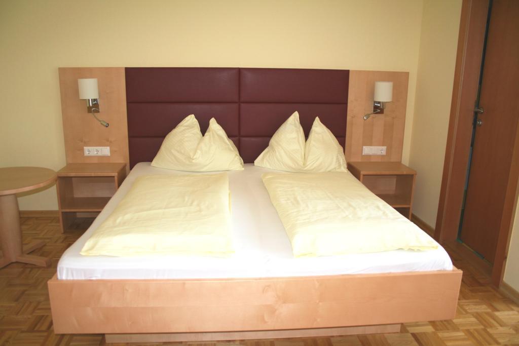 Hotel Restaurant Thadeushof Techelsberg ห้อง รูปภาพ