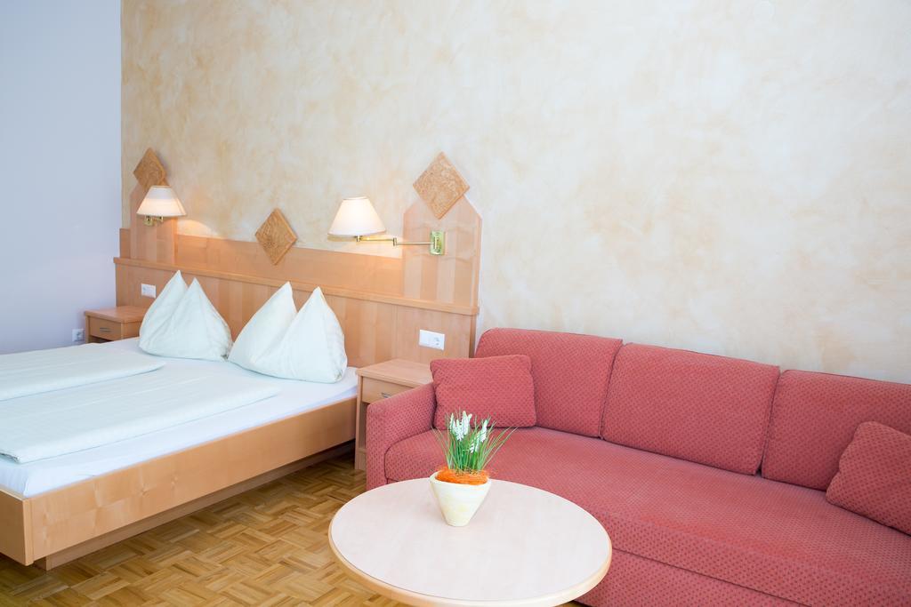 Hotel Restaurant Thadeushof Techelsberg ภายนอก รูปภาพ