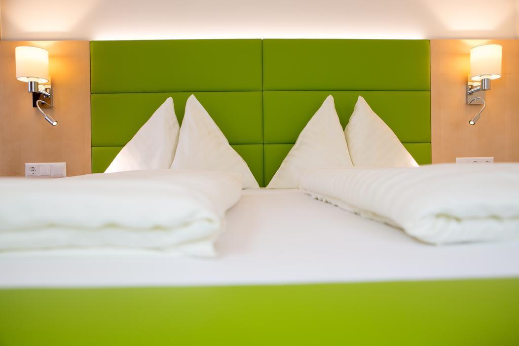 Hotel Restaurant Thadeushof Techelsberg ภายนอก รูปภาพ